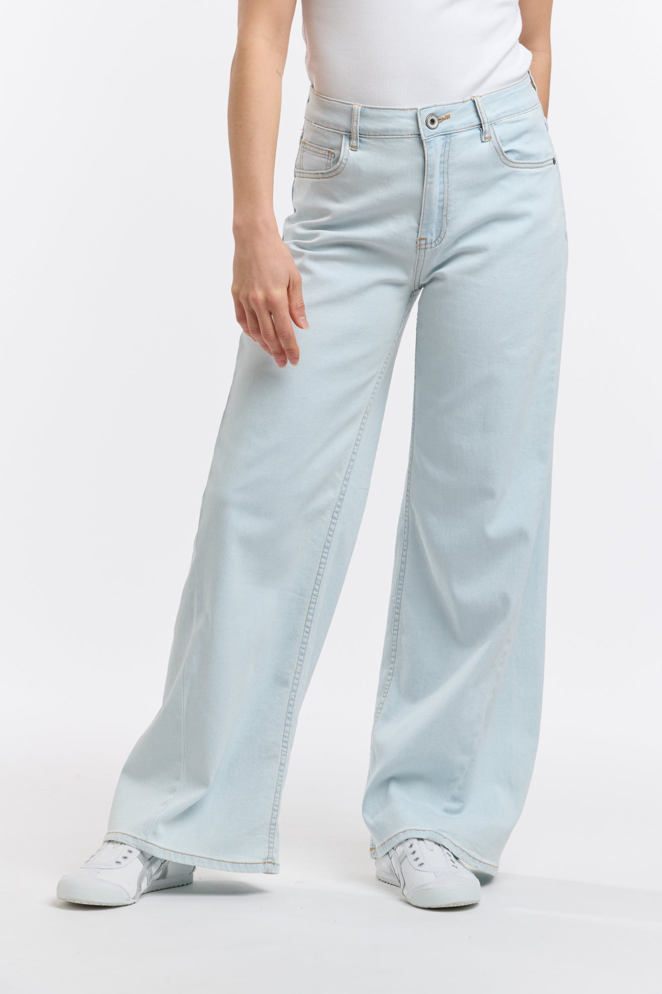 Dusty Wide Leg Jean