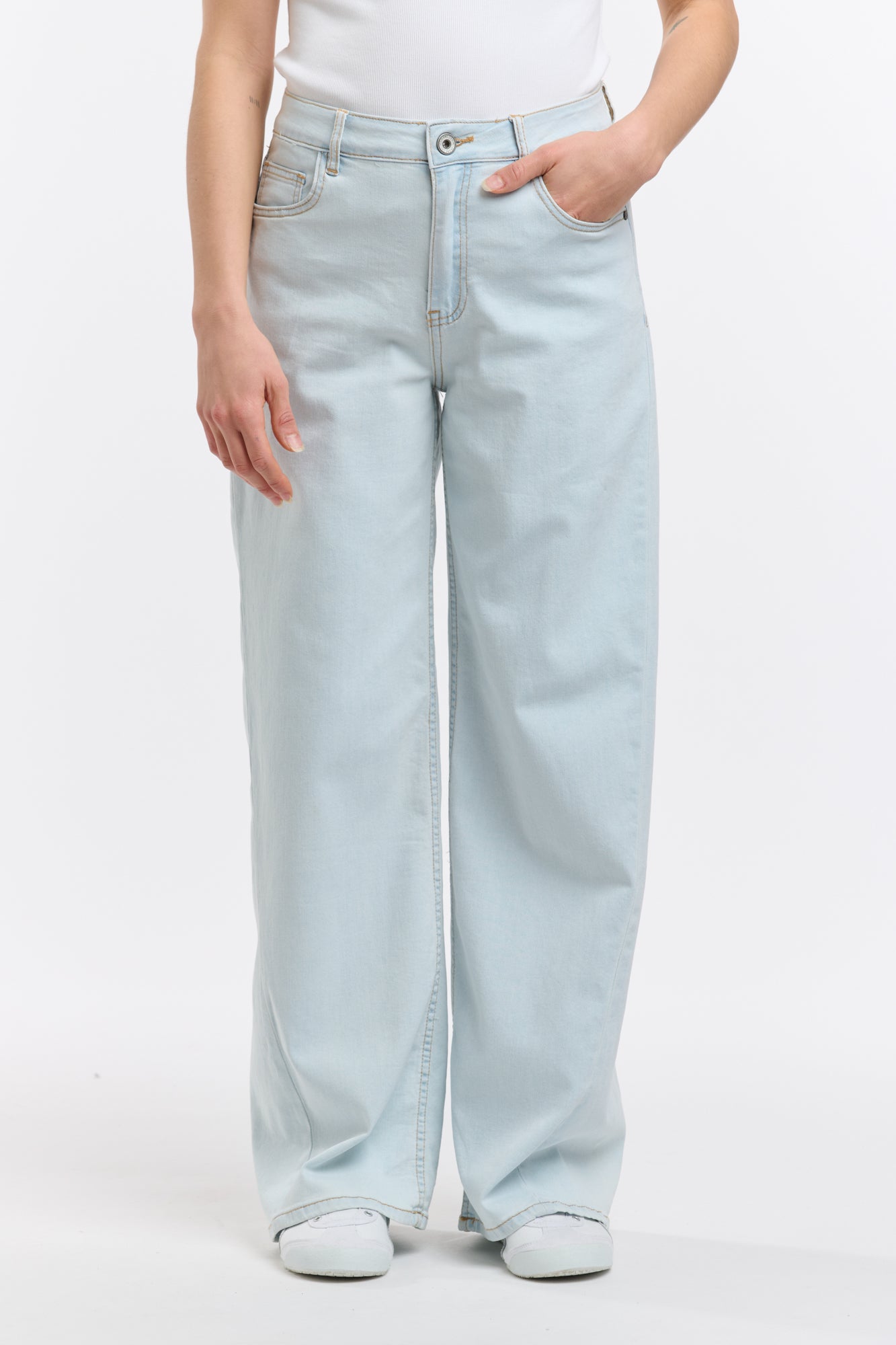 Dusty Wide Leg Jean