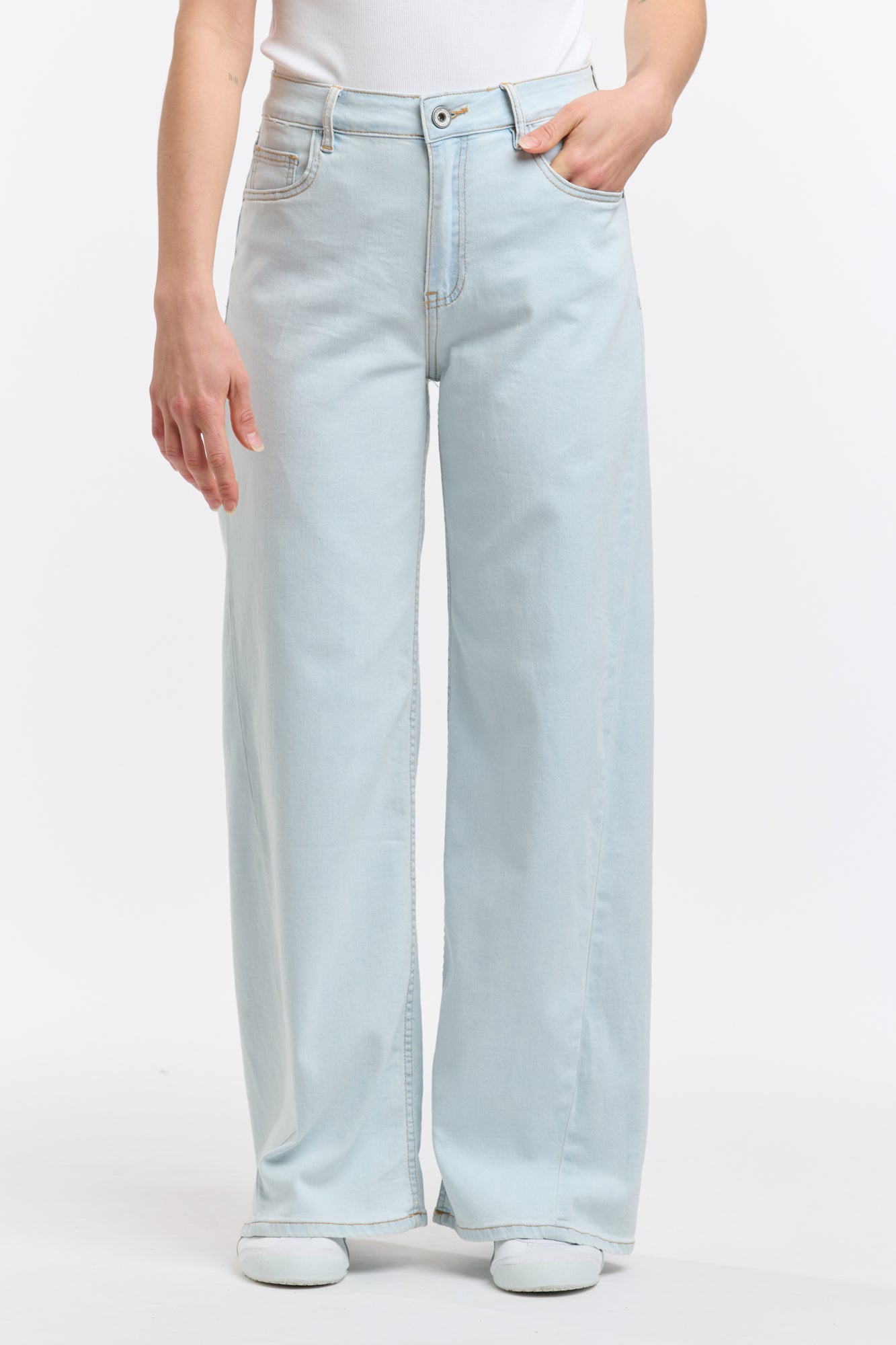 Dusty Wide Leg Jean