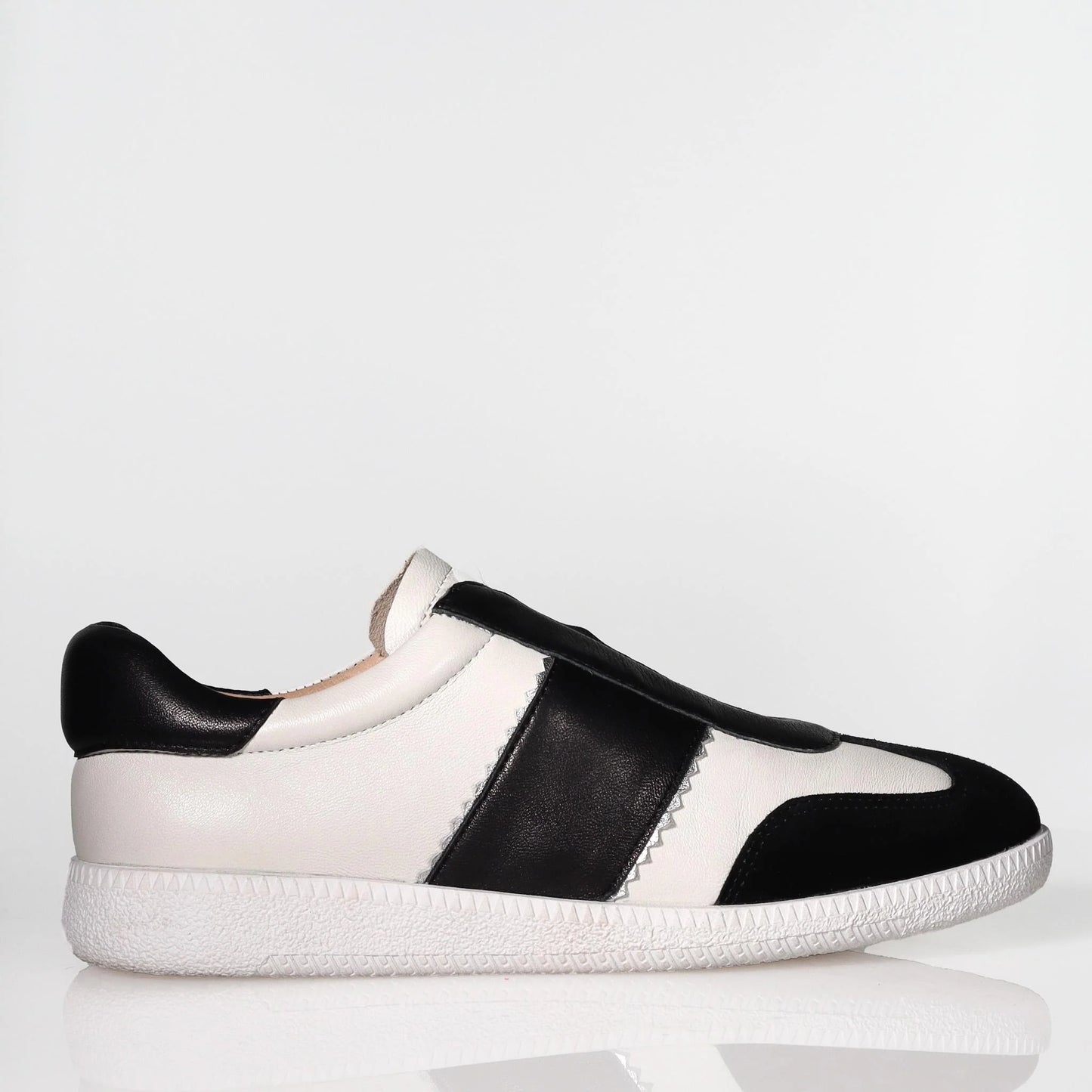 Meta Sneaker /Black & Ivory