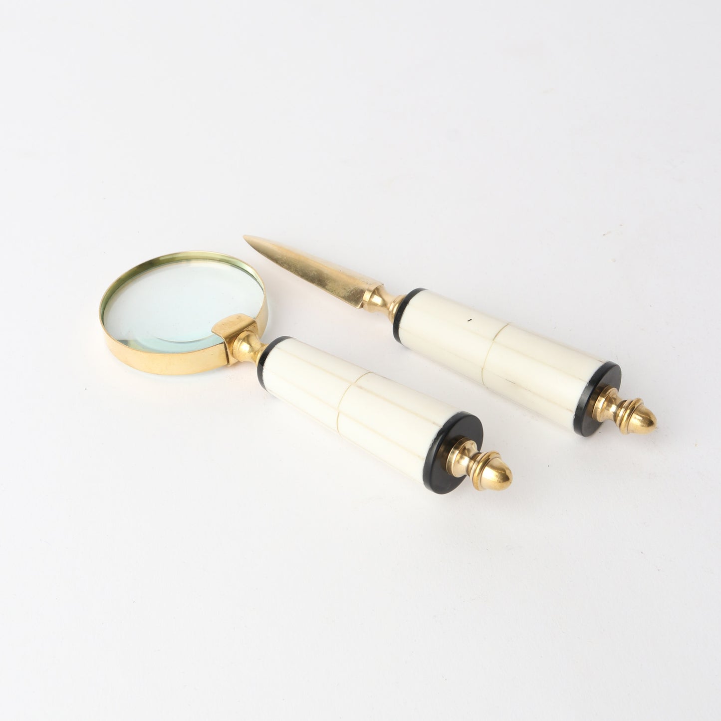 Magnifier White Resin