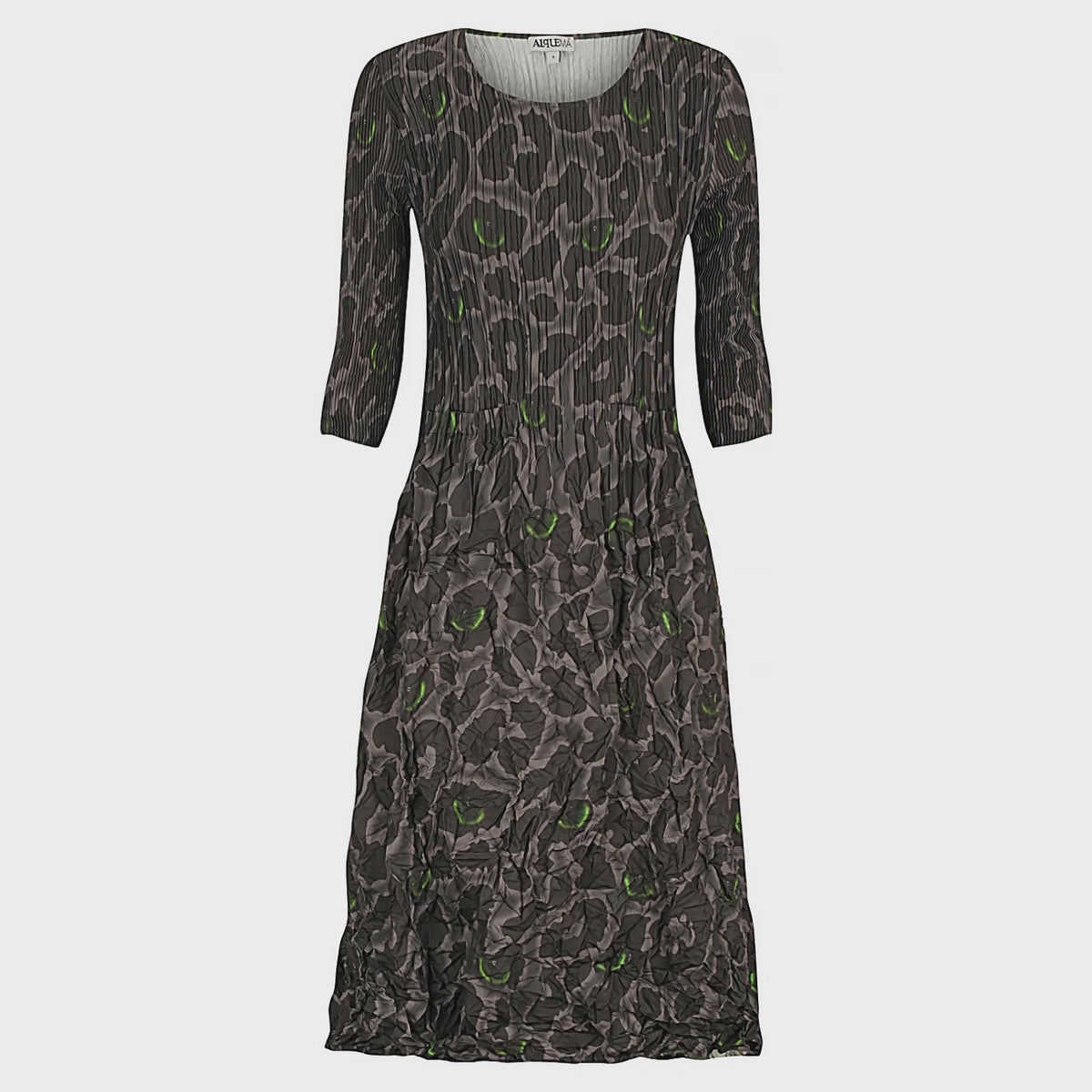 3/4 Sleeve Smash Pocket Dress - Eye of the Panther