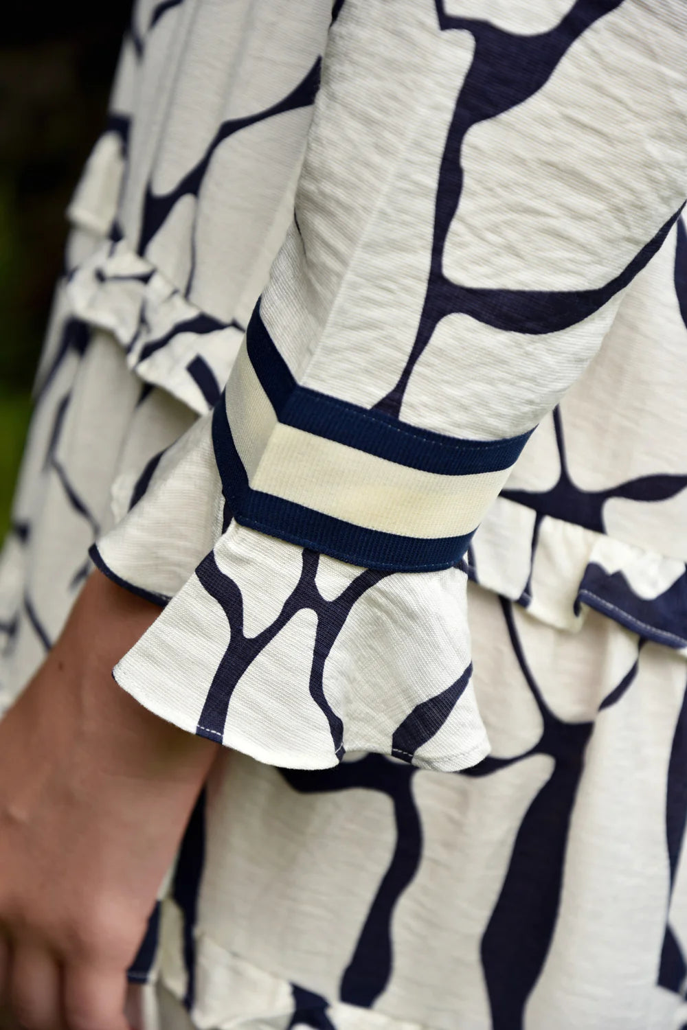 IN THE LONG DRESS - Shells