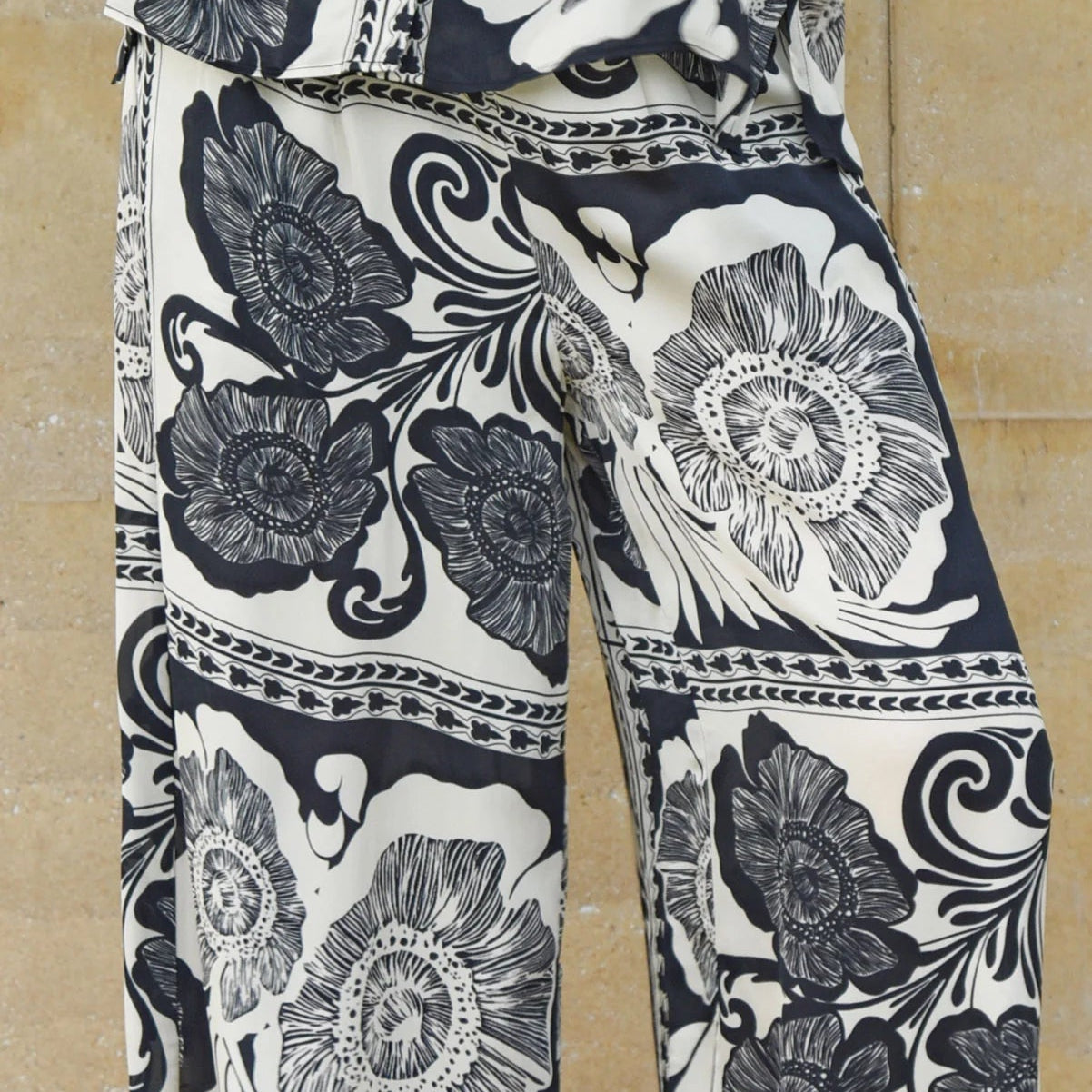KICK PLEAT PANT